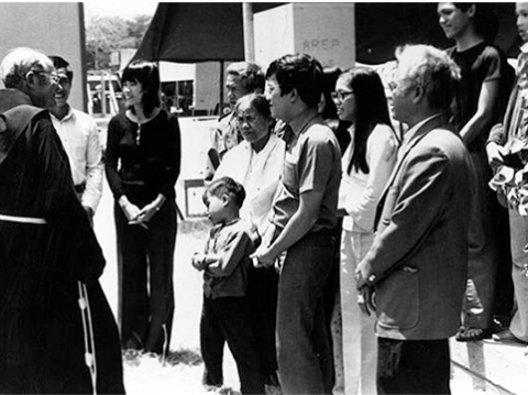 Image of Vietnamese families sponsored by a Catholic mission, Camp Pendleton, CA 1975. *USCIS History Library.